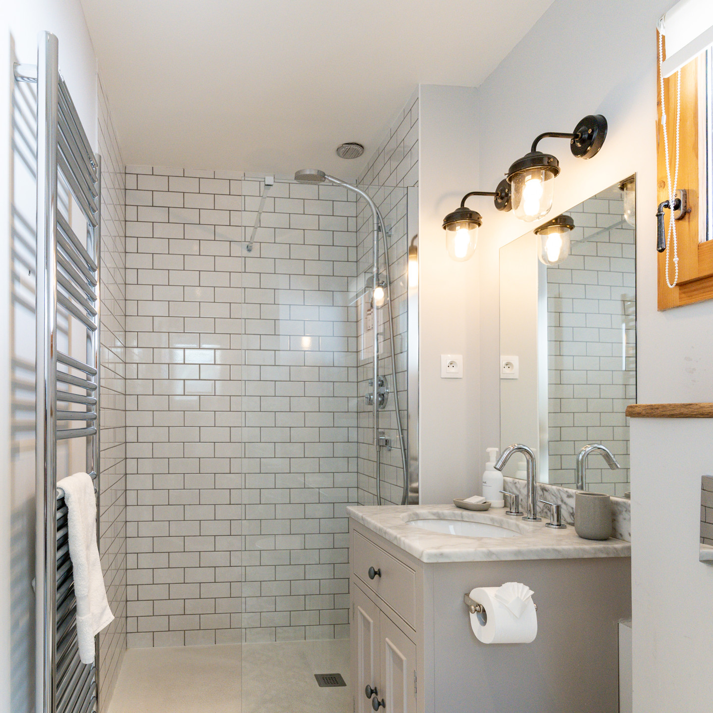 Chalet Quatre Meules Room 4, En Suite Shower Room (1)