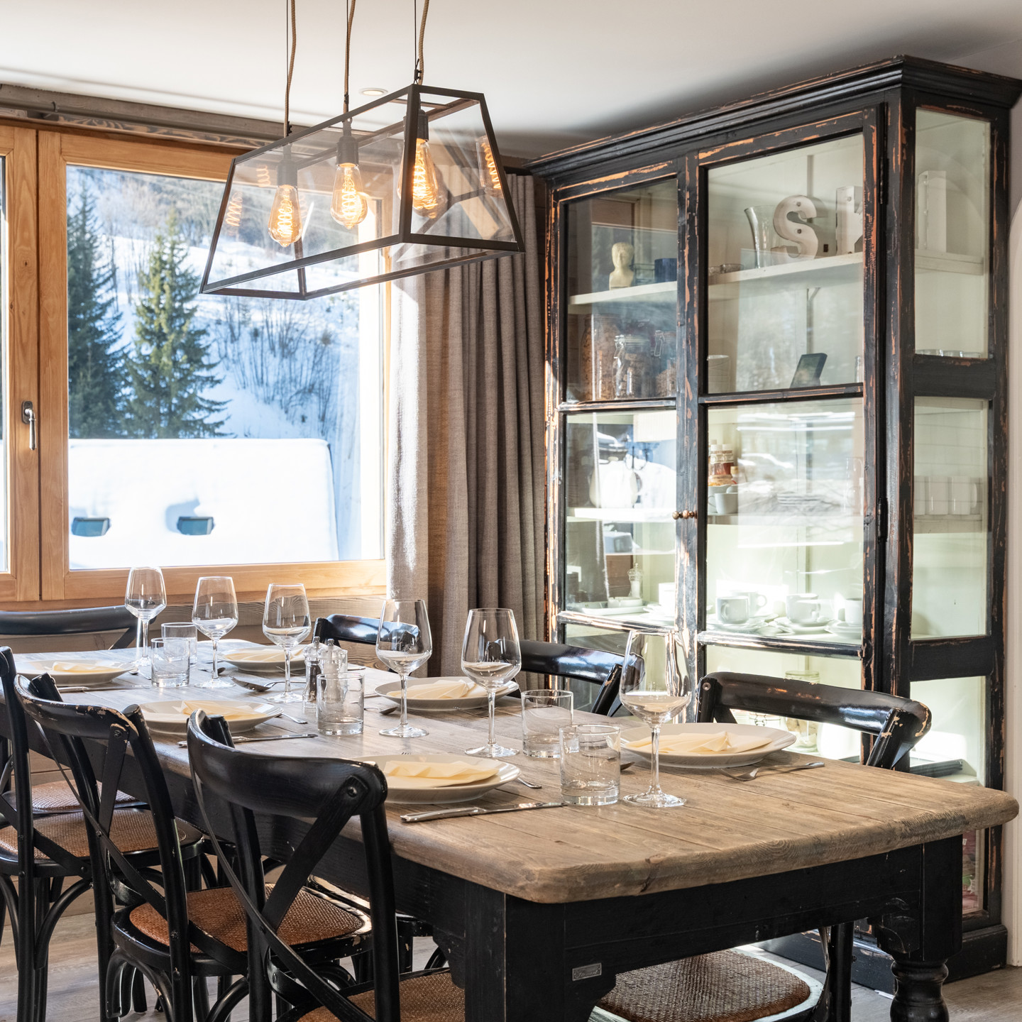 Chalet Quatre Meules Dining Table