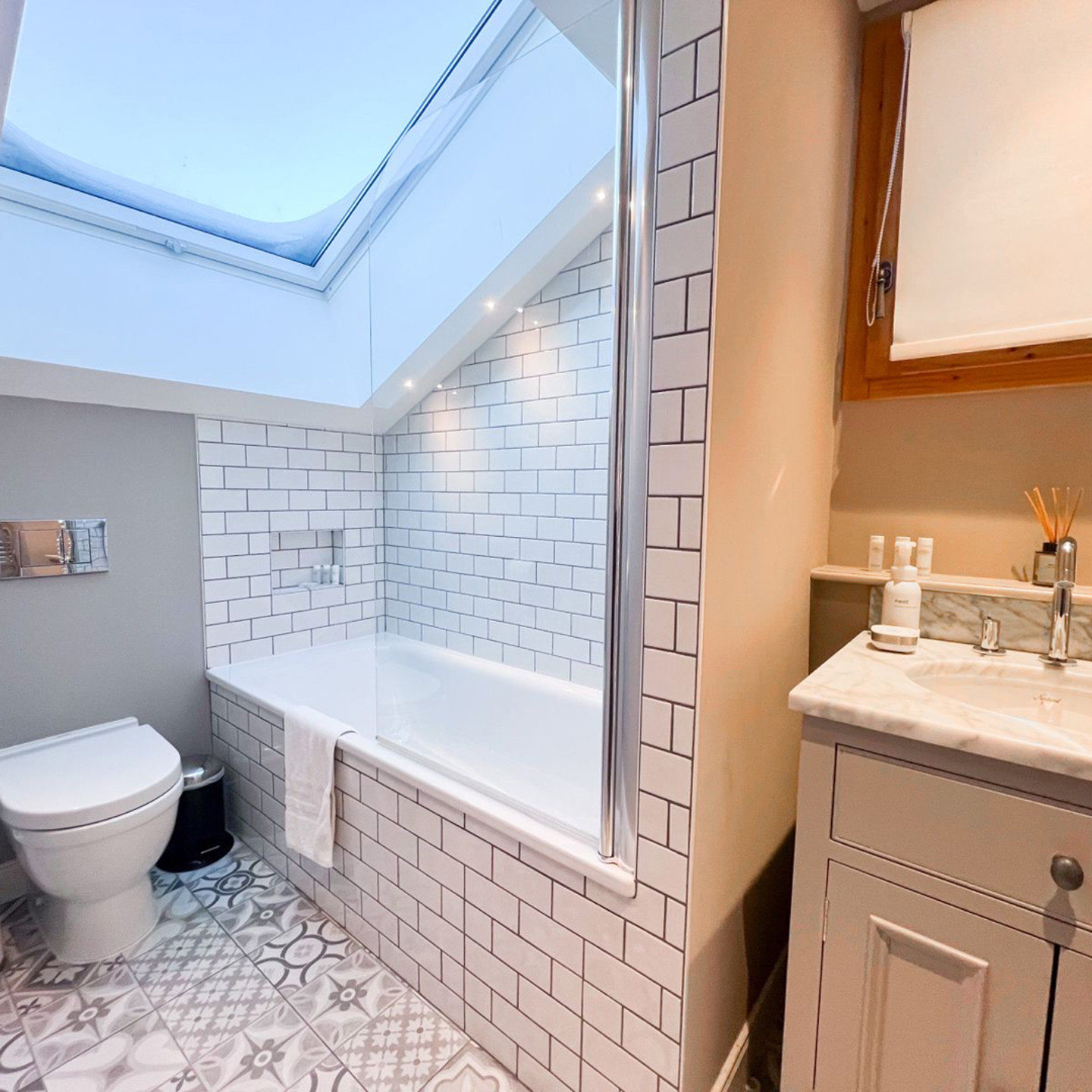 QM Bathroom, Room 1