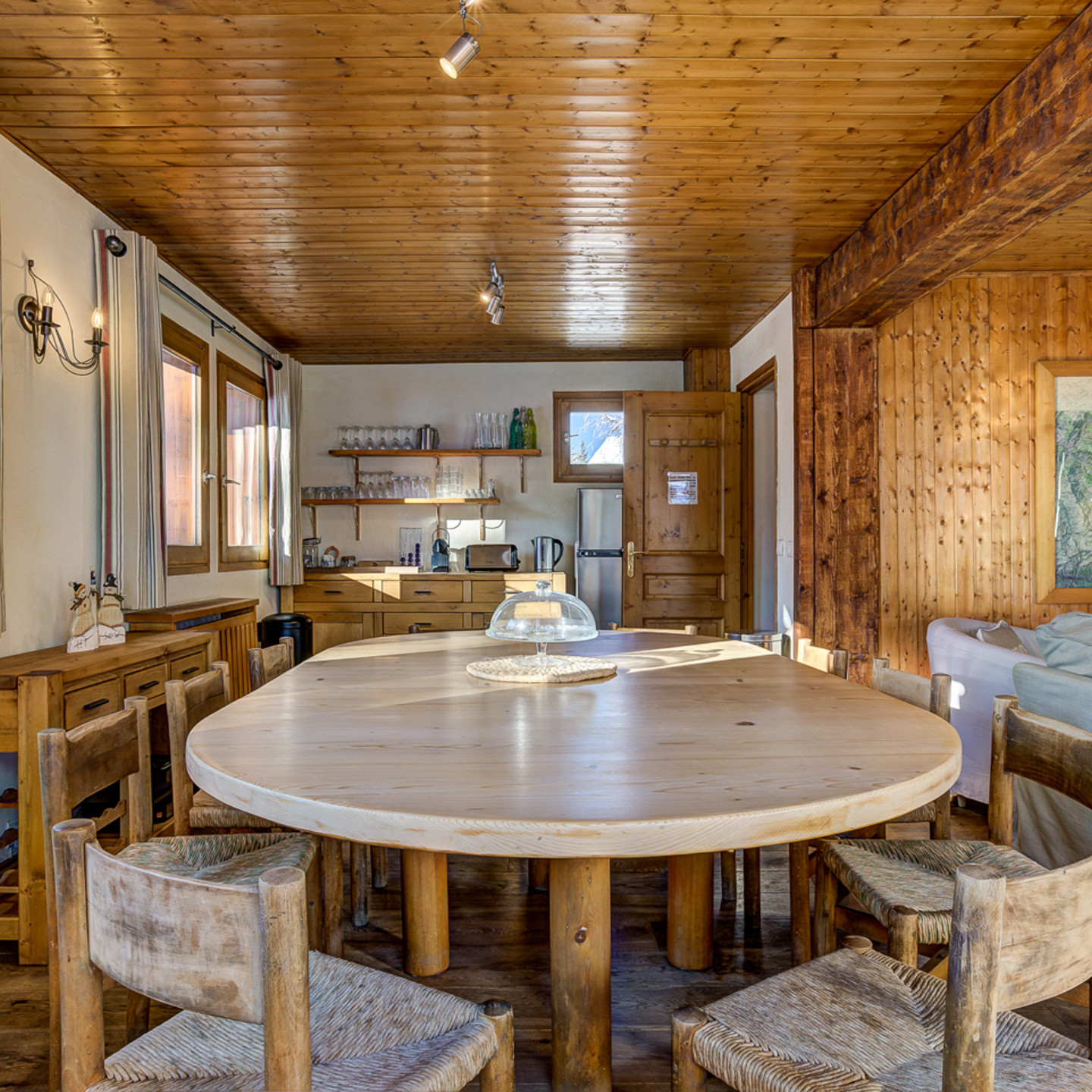 Veronica Dining Area