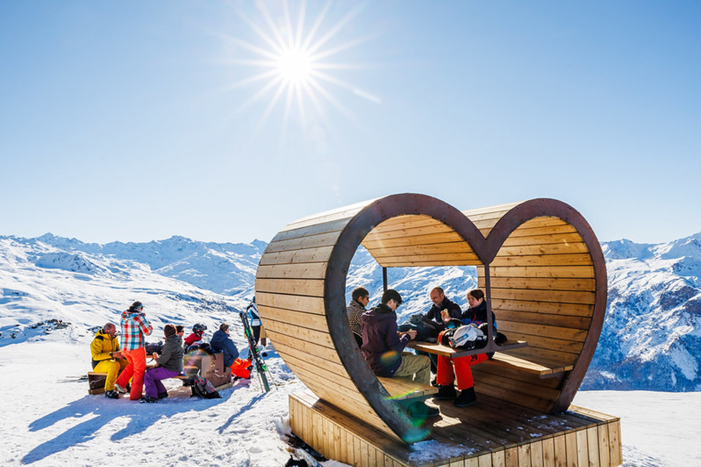 Roc de Fer picnic table hearts