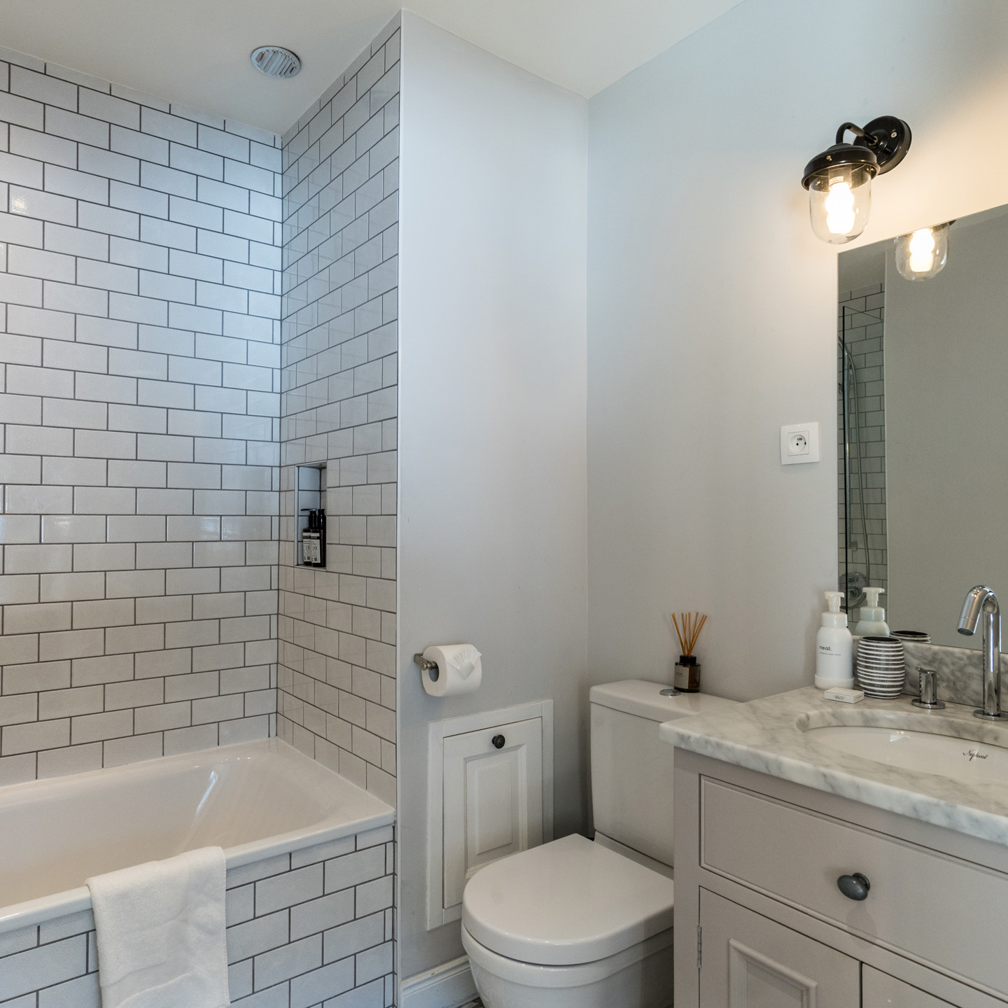 Chalet Quatre Meules Room 2 Bathroom (1)